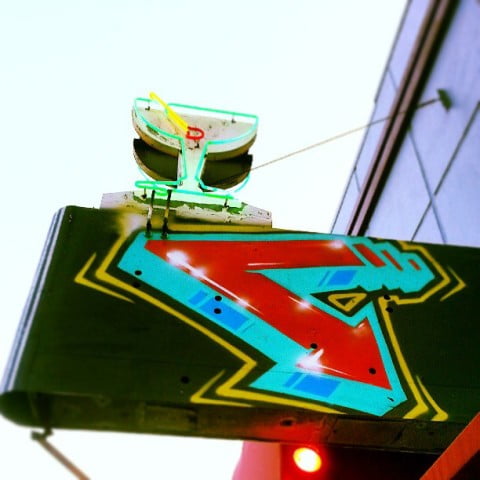 oakland layover bar