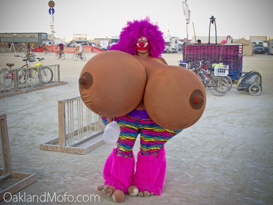 There are soooo many topless and nude girls at Burning Man! Just look!